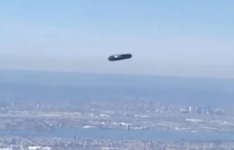 Plane Passenger Records UFO Above NYC: 'Can Anyone Help Me Identify What This Is?!'