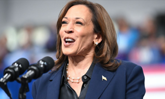 'Is She Drunk?': Kamala Harris Gets Viciously Mocked After Bizarre Order to Her Crowd During Detroit Rally